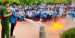 Phú Bình: Tuyên truyền kiến thức về PCCC và CNCH cho gần 1.500 cán bộ, giáo viên và Liên minh nhà cái uy tín Vua.boss